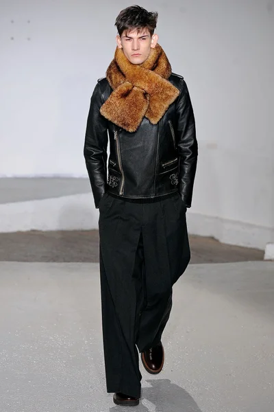 Look 17